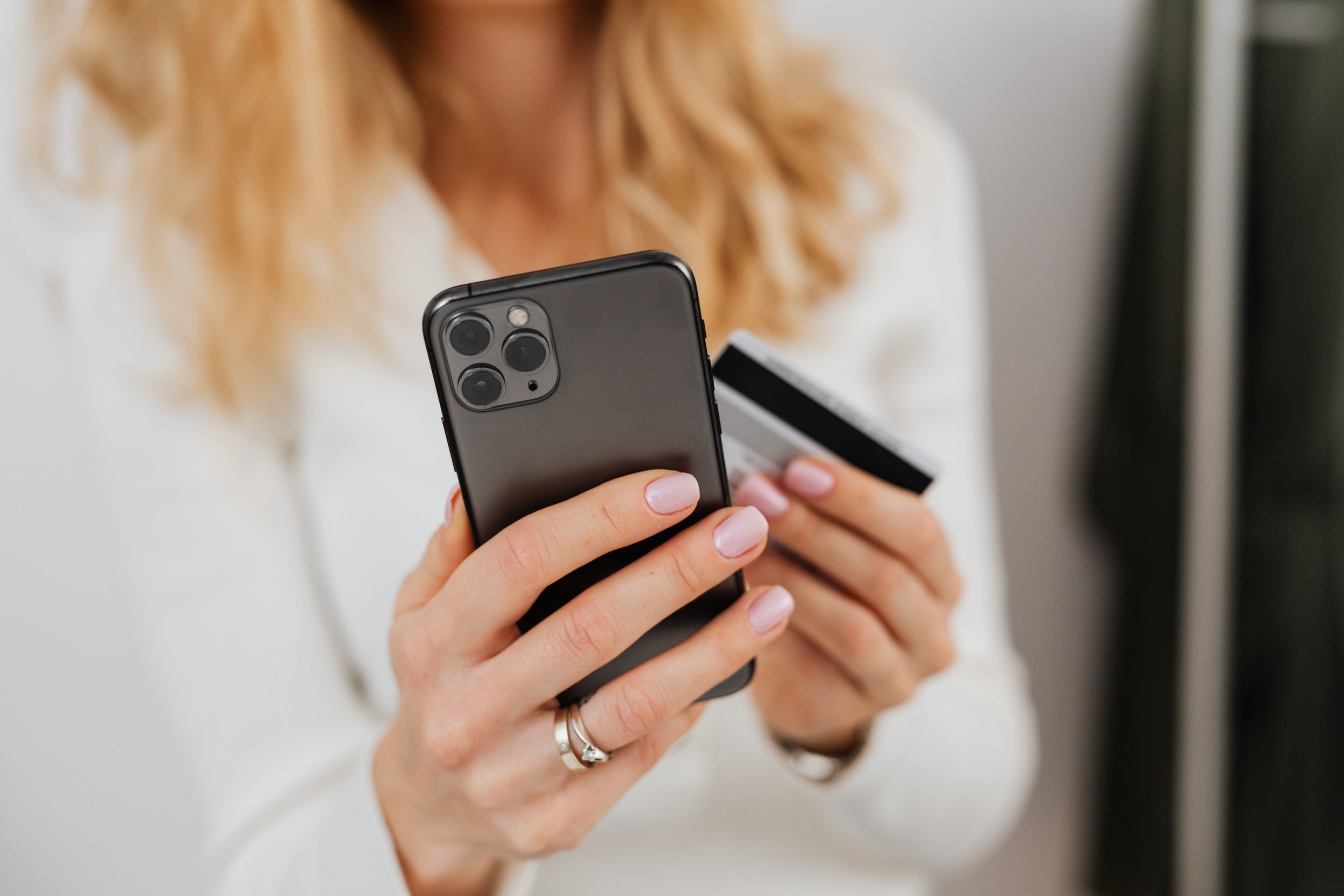 Retail Trends You Can’t Miss: Social Shopping and Live Shopping
